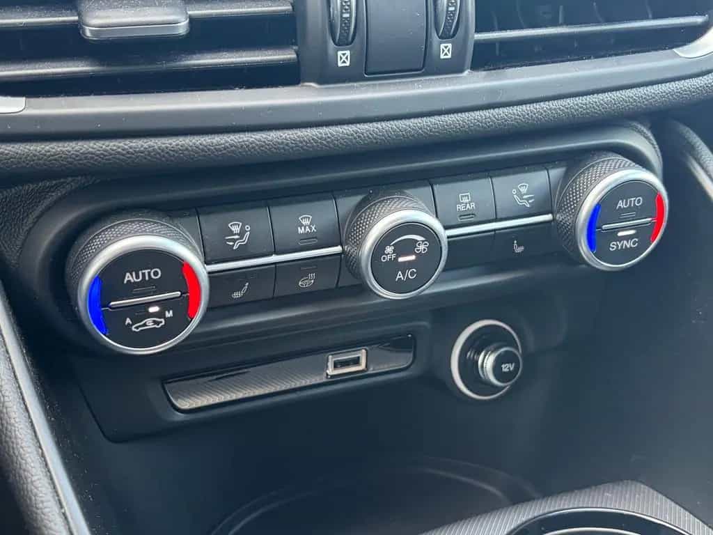 Alfa Romeo Giulia Veloce Q4 03/2024-photo-14