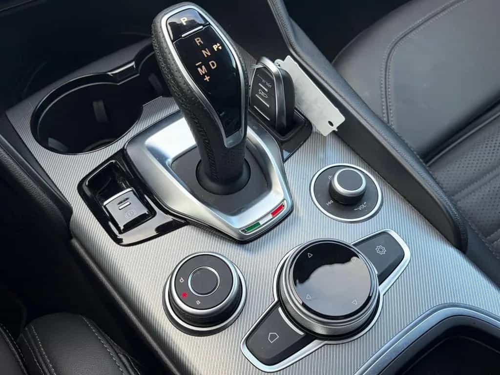 Alfa Romeo Giulia Veloce Q4 03/2024-photo-15