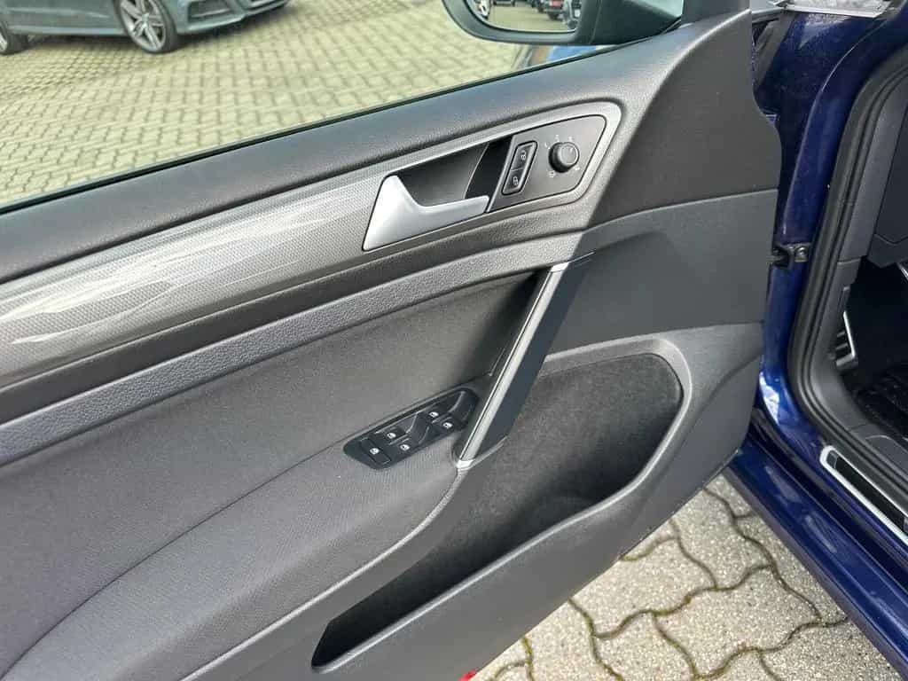 Volkswagen Golf VII Lim IQ.DRIVE Navi ACC Bluetooth SHZ PDC 05/2019-photo-30