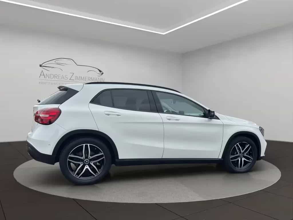 Mercedes-Benz GLA 220 4Matic URBAN PANO/NIGHT/DISTRONIC/360 02/2020-photo-11