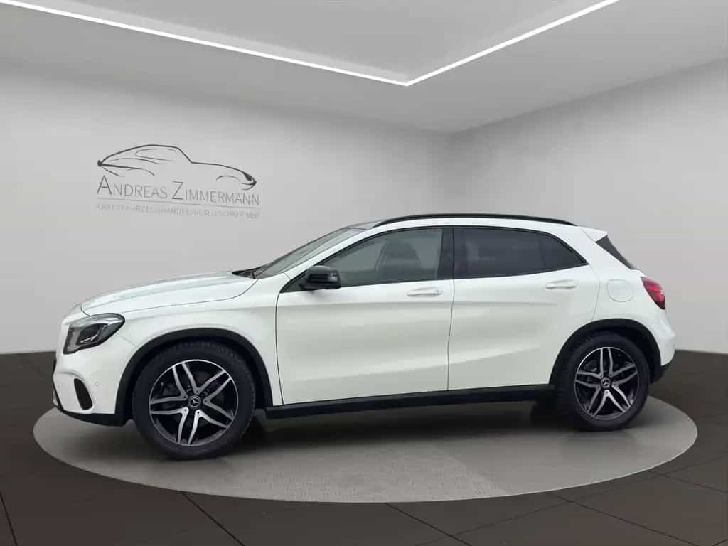 Mercedes-Benz GLA 220 4Matic URBAN PANO/NIGHT/DISTRONIC/360 02/2020-photo-2