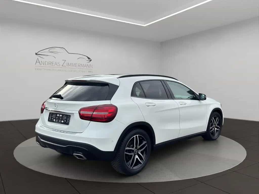 Mercedes-Benz GLA 220 4Matic URBAN PANO/NIGHT/DISTRONIC/360 02/2020-photo-3