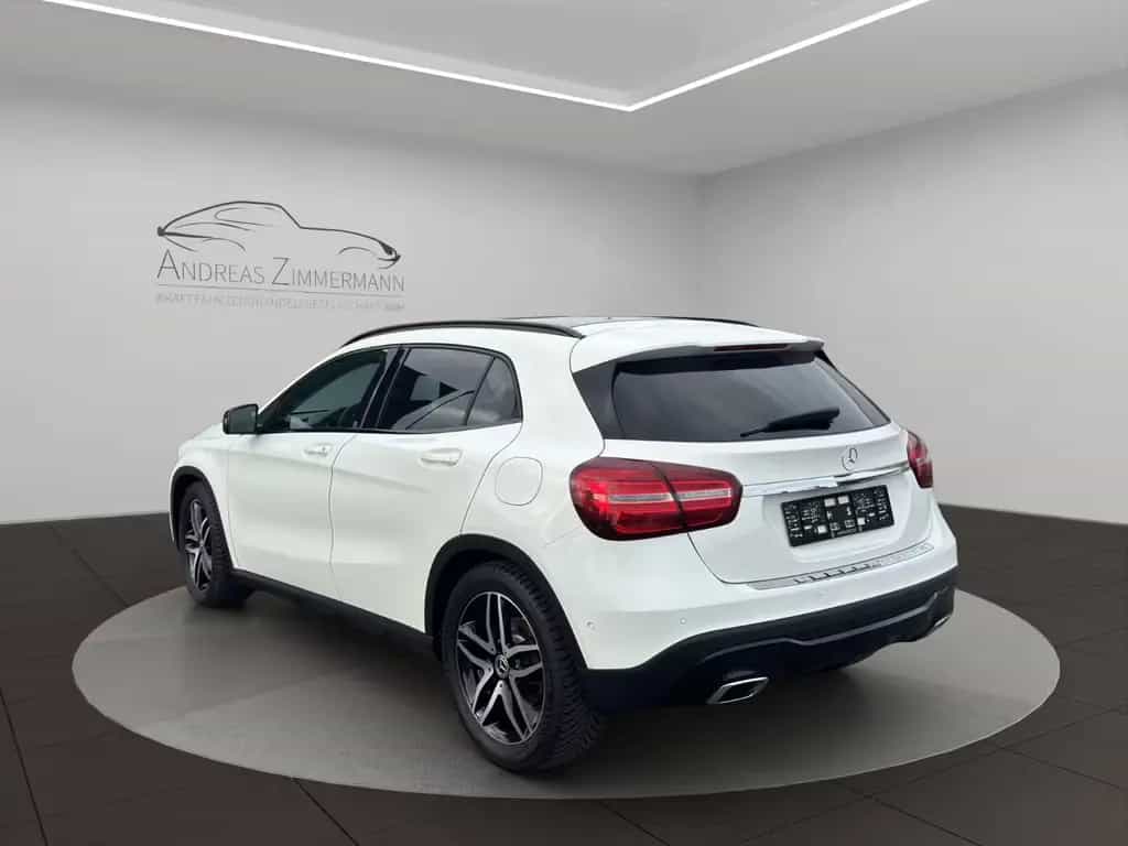 Mercedes-Benz GLA 220 4Matic URBAN PANO/NIGHT/DISTRONIC/360 02/2020-photo-4