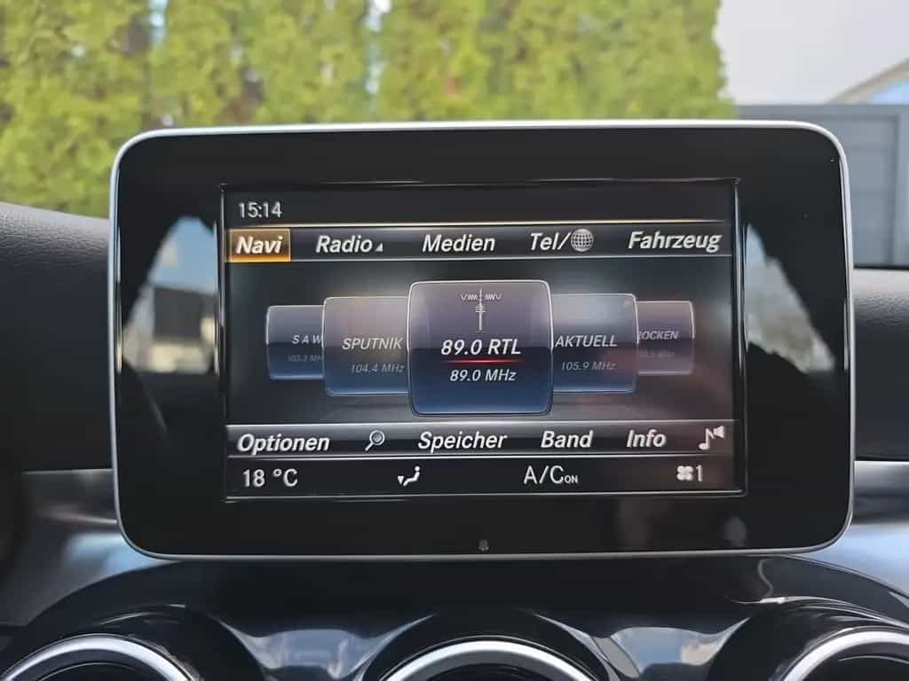 Mercedes-Benz C 180 C180 CGI Avantgarde LED Navi Sitzheizung PDC USB 06/2015-photo-25