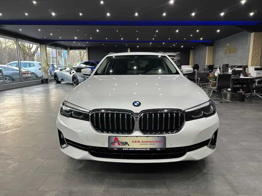BMW 5 Series 520 d xDrive Luxury / Sitzklima /KAMERA / 1.HAND 11/2022-photo-1