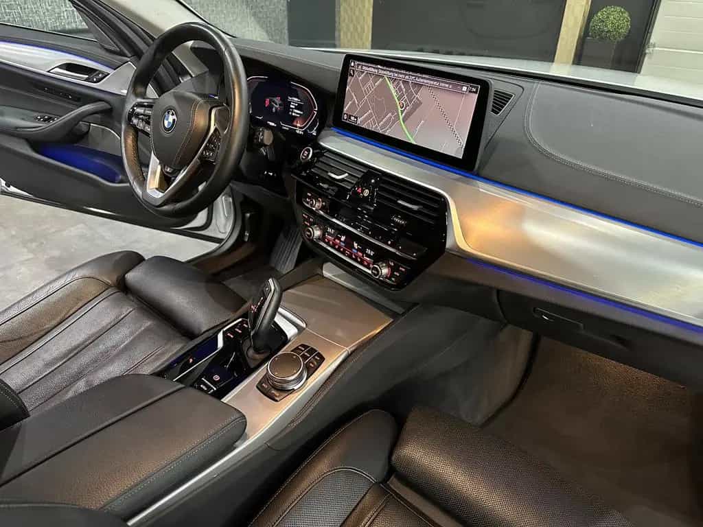 BMW 5 Series 520 d xDrive Luxury / Sitzklima /KAMERA / 1.HAND 11/2022-photo-11
