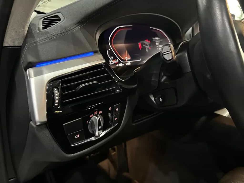 BMW 5 Series 520 d xDrive Luxury / Sitzklima /KAMERA / 1.HAND 11/2022-photo-17