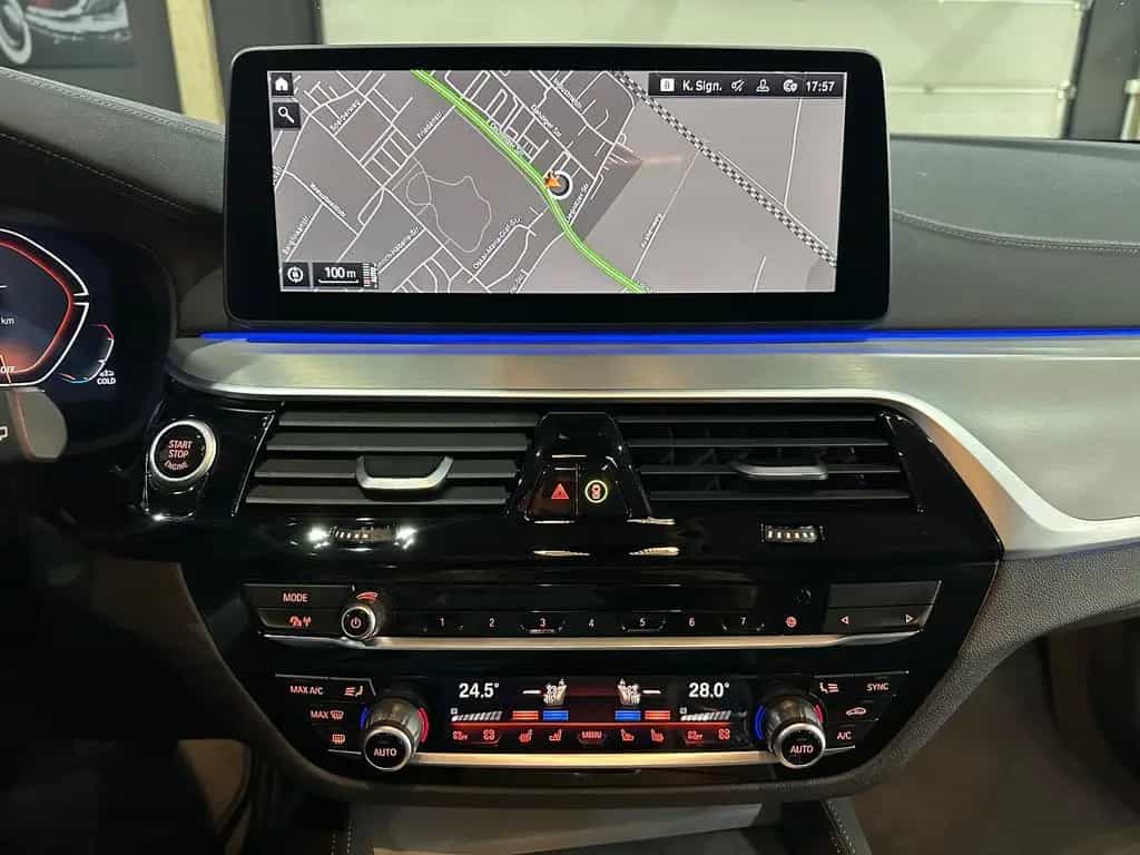 BMW 5 Series 520 d xDrive Luxury / Sitzklima /KAMERA / 1.HAND 11/2022-photo-22
