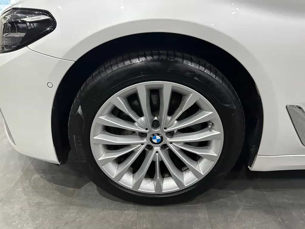 BMW 5 Series 520 d xDrive Luxury / Sitzklima /KAMERA / 1.HAND 11/2022-photo-28