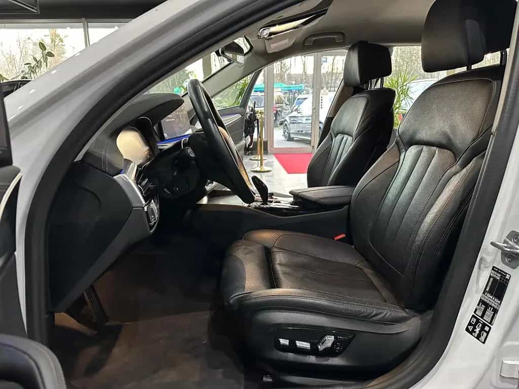 BMW 5 Series 520 d xDrive Luxury / Sitzklima /KAMERA / 1.HAND 11/2022-photo-32
