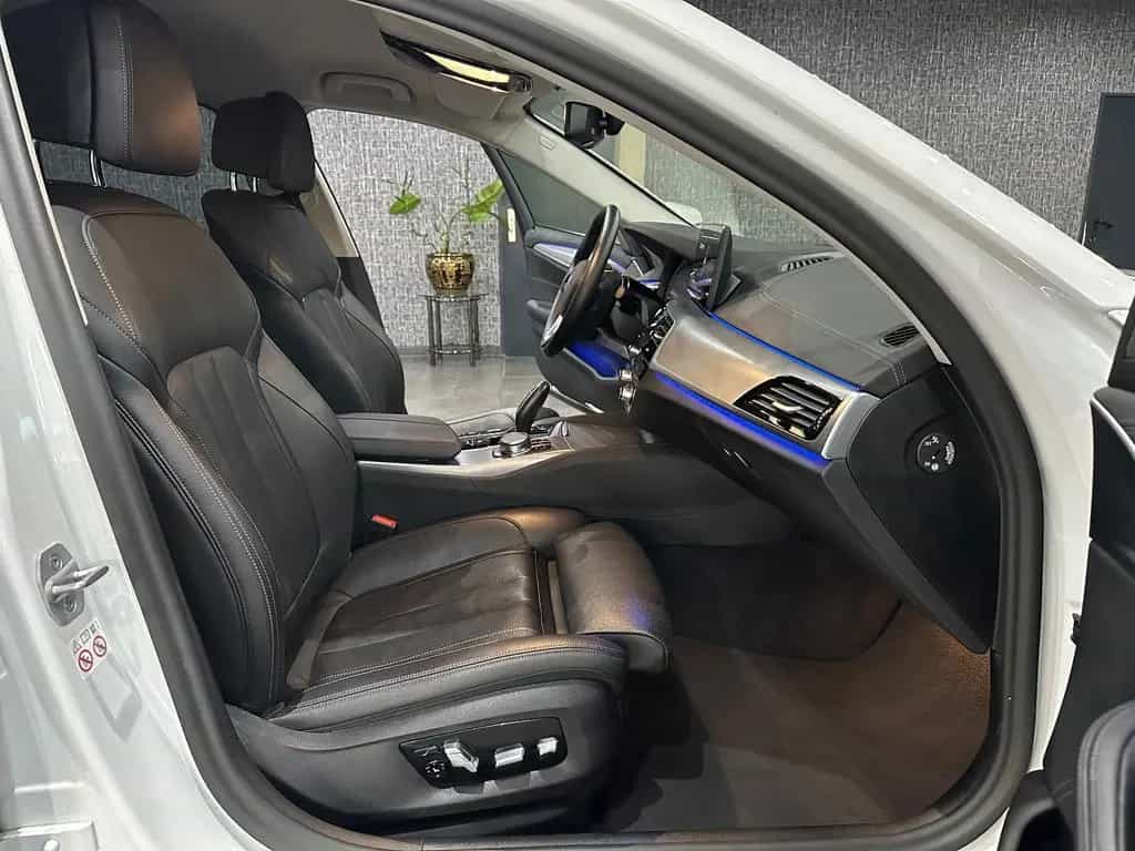 BMW 5 Series 520 d xDrive Luxury / Sitzklima /KAMERA / 1.HAND 11/2022-photo-6