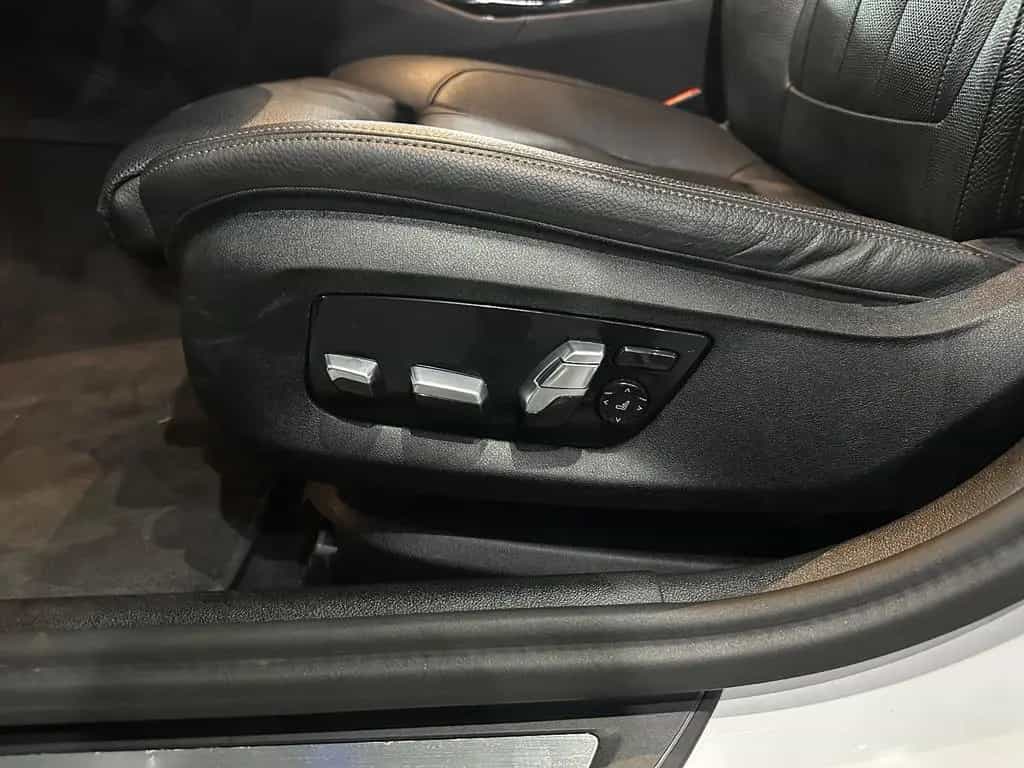 BMW 5 Series 520 d xDrive Luxury / Sitzklima /KAMERA / 1.HAND 11/2022-photo-9