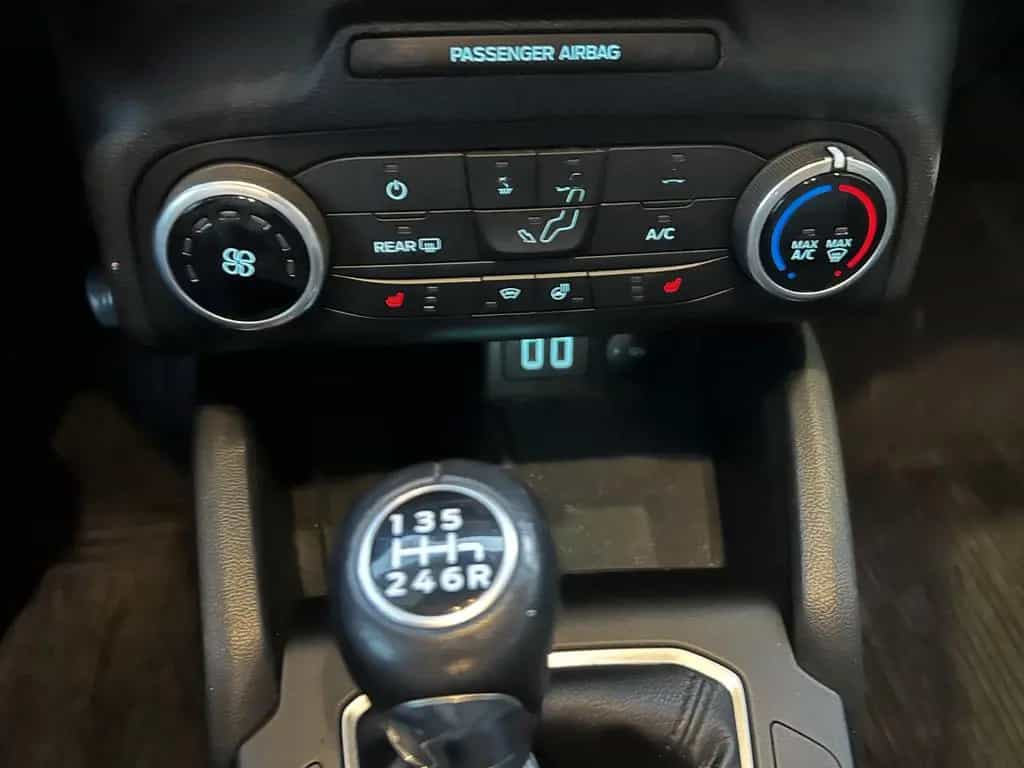 Ford Focus Lim. Cool & Connect 05/2021-photo-19