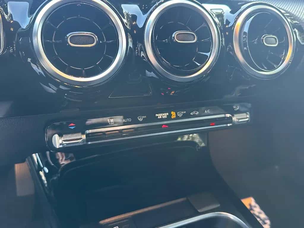 Mercedes-Benz A-Class 4Matic/Night-Paket/Pano/Kamera/LED/Leder 05/2019-photo-23