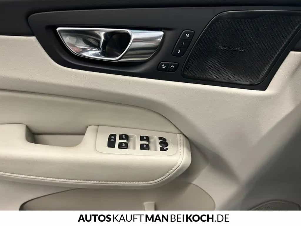 Volvo XC60 B5 AWD Ultimate Bright ACC BLIS PANO HUD H& 11/2022-photo-13