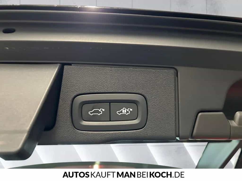 Volvo XC60 B5 AWD Ultimate Bright ACC BLIS PANO HUD H& 11/2022-photo-17