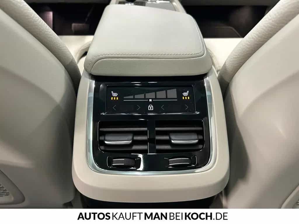 Volvo XC60 B5 AWD Ultimate Bright ACC BLIS PANO HUD H& 11/2022-photo-18