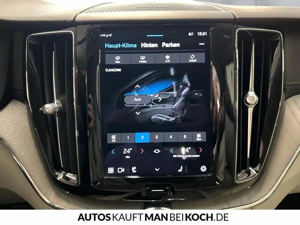 Volvo XC60 B5 AWD Ultimate Bright ACC BLIS PANO HUD H& 11/2022-photo-27