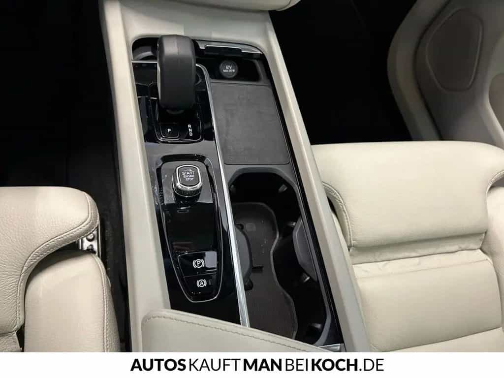 Volvo XC60 B5 AWD Ultimate Bright ACC BLIS PANO HUD H& 11/2022-photo-31