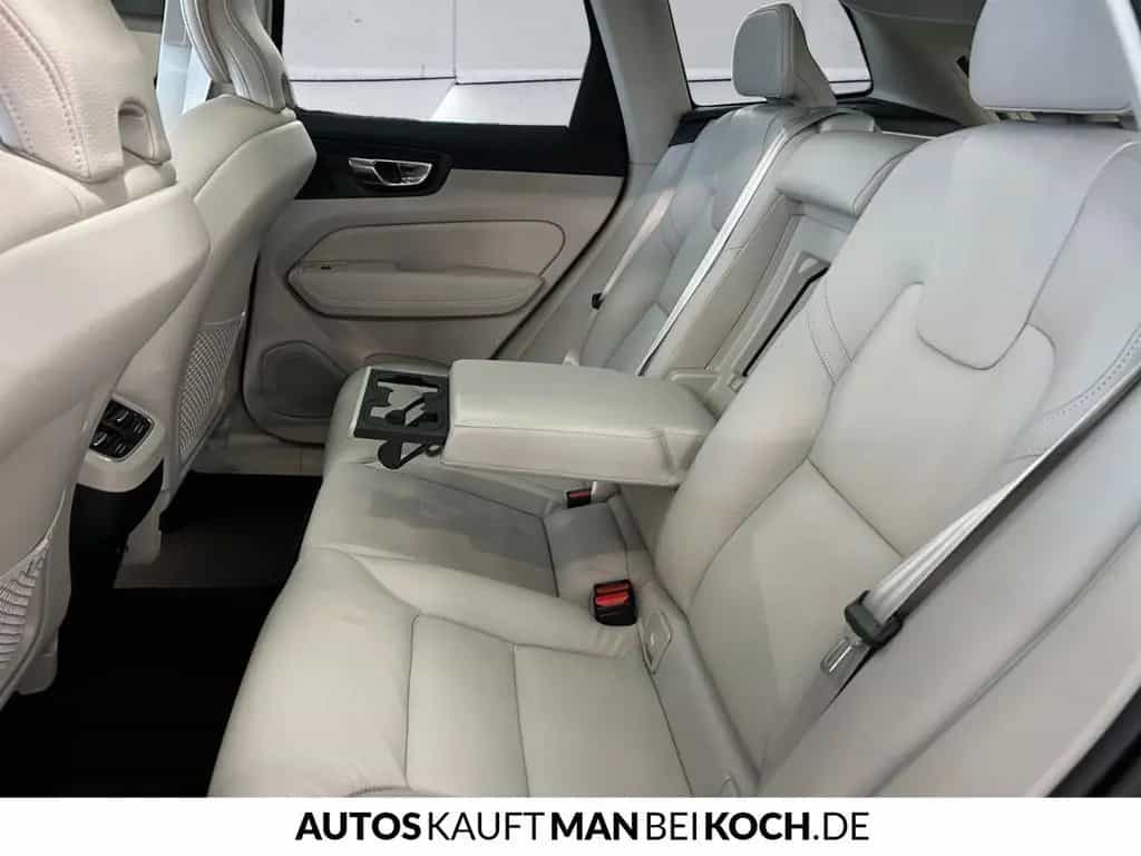 Volvo XC60 B5 AWD Ultimate Bright ACC BLIS PANO HUD H& 11/2022-photo-7