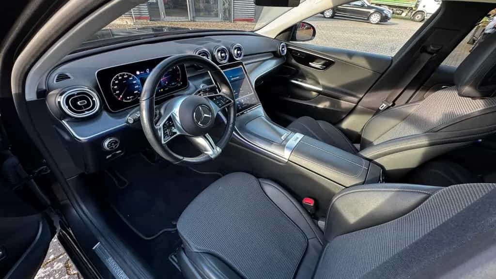 Mercedes-Benz C-Class 300d Lim Avantgarde LED AHK Panoramadach Night 06/2022-photo-3