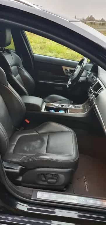 Jaguar XF 3.0 L V6 Diesel Sportbrake - Xenon Leder Navi 08/2015-photo-7