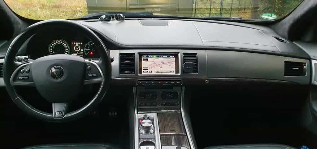 Jaguar XF 3.0 L V6 Diesel Sportbrake - Xenon Leder Navi 08/2015-photo-9