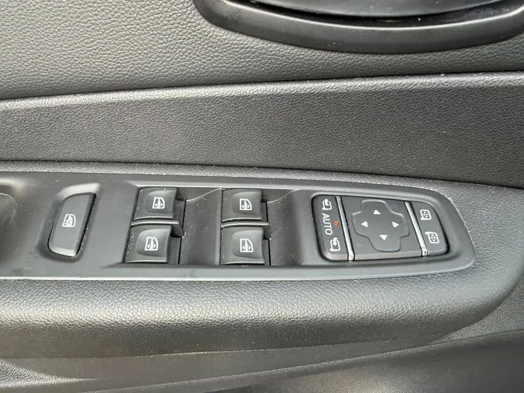 Renault Captur Intens & behinderte Einrichtung & 95000 k 08/2019-photo-13