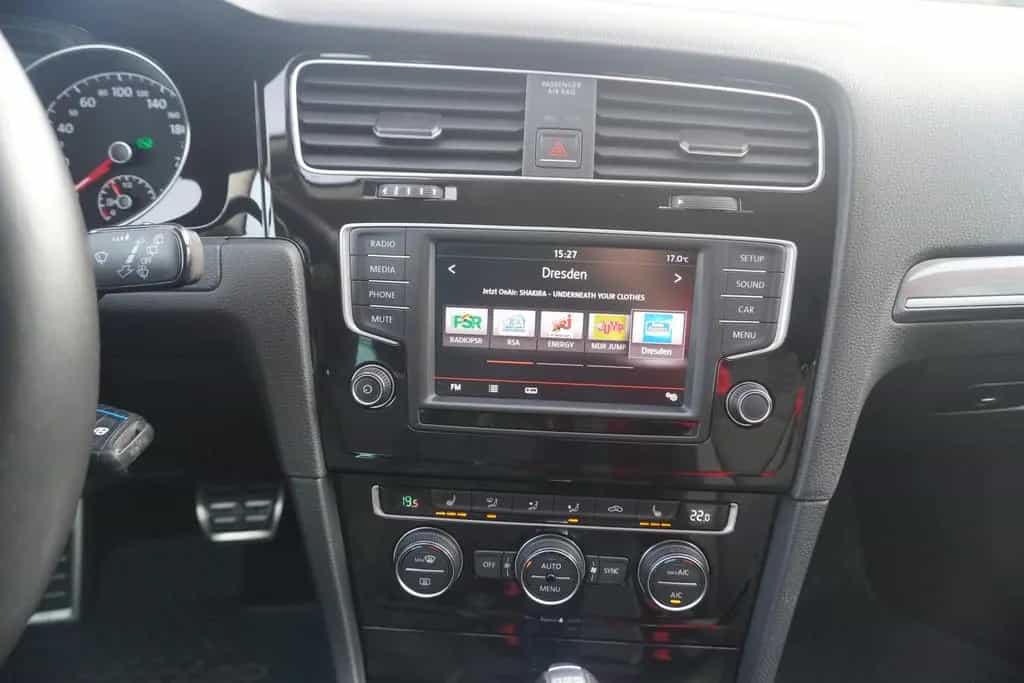 Volkswagen Golf VII 1.4 TSI Allstar DSG PDC SHZ Temp AHK 05/2016-photo-11