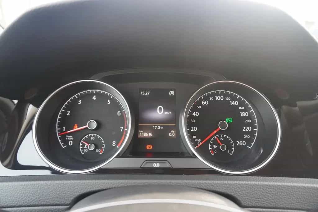 Volkswagen Golf VII 1.4 TSI Allstar DSG PDC SHZ Temp AHK 05/2016-photo-24