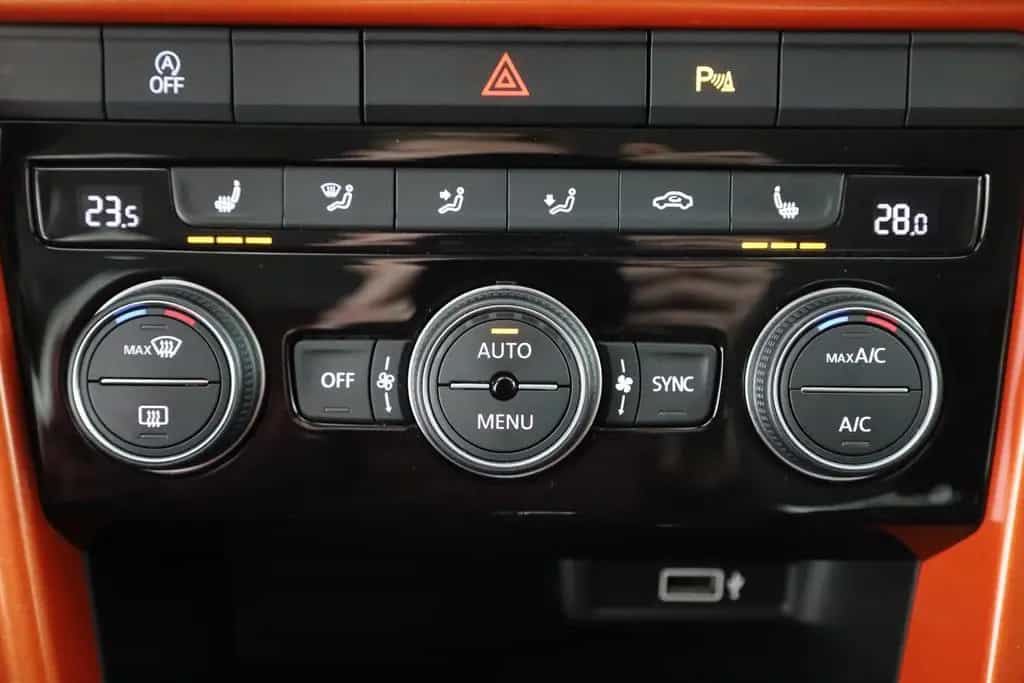 Volkswagen T-Roc 1.5 TSI DSG Style LED Navi Sitzheizung PDC 05/2019-photo-11