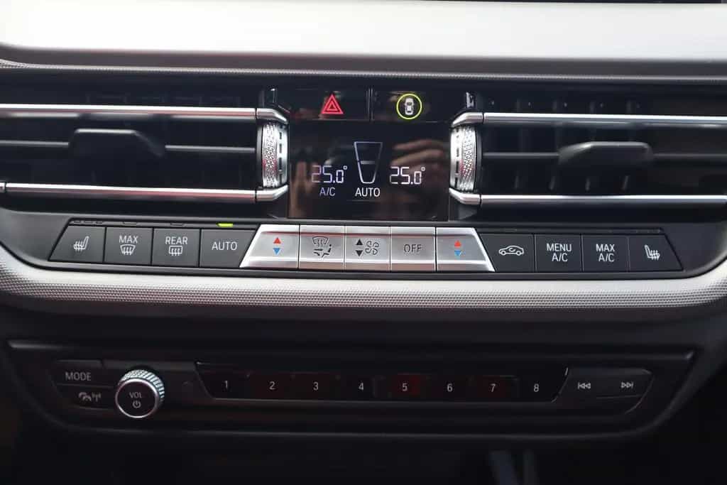 BMW 1 Series 118i Advantage LED Navi Virtual Cockpit PDC DAB 06/2021-photo-24