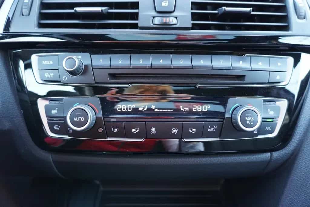BMW 3 Series 318i M Sport Shadow Aut. LED Navi Panorama Leder 04/2017-photo-28