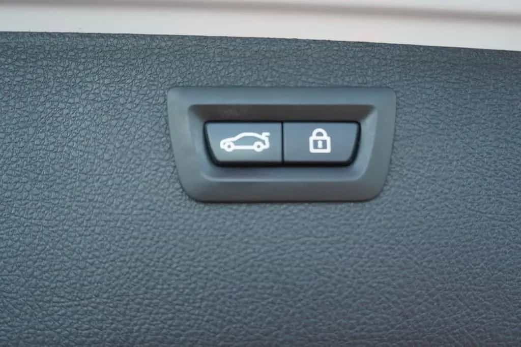 BMW 3 Series 318i M Sport Shadow Aut. LED Navi Panorama Leder 04/2017-photo-34
