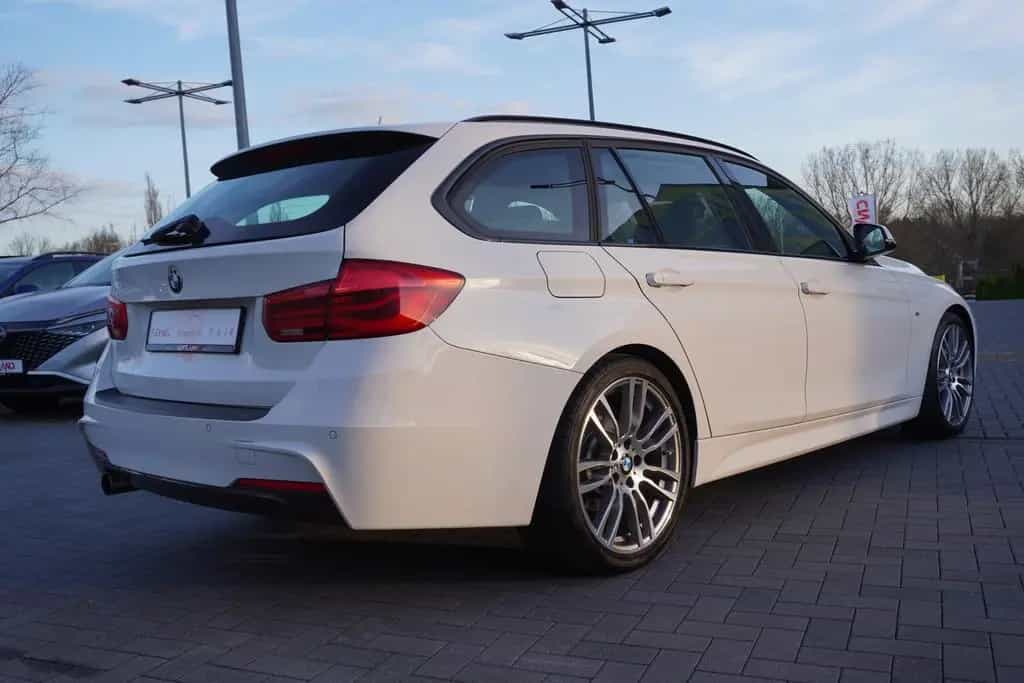 BMW 3 Series 318i M Sport Shadow Aut. LED Navi Panorama Leder 04/2017-photo-4