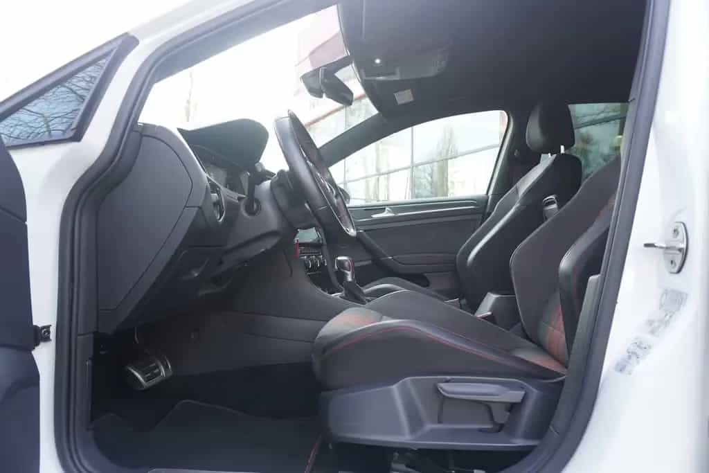 Volkswagen Golf VII 2.0 16V TSI GTI TCR LED PDC 08/2019-photo-12