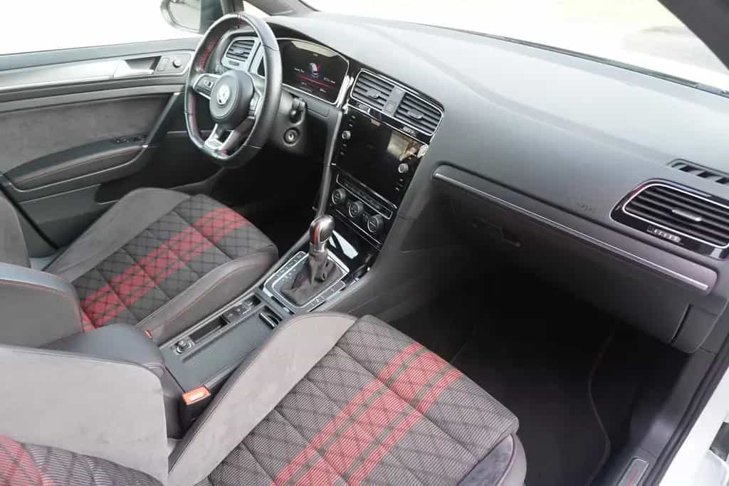 Volkswagen Golf VII 2.0 16V TSI GTI TCR LED PDC 08/2019-photo-15