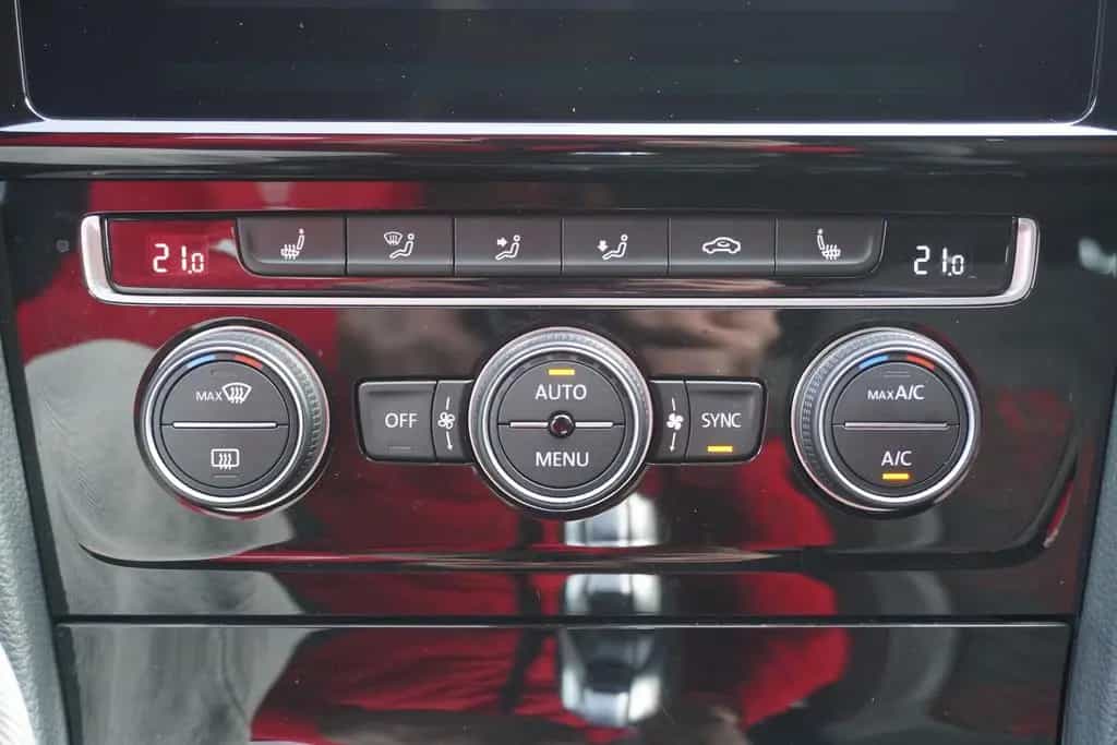 Volkswagen Golf VII 2.0 16V TSI GTI TCR LED PDC 08/2019-photo-27