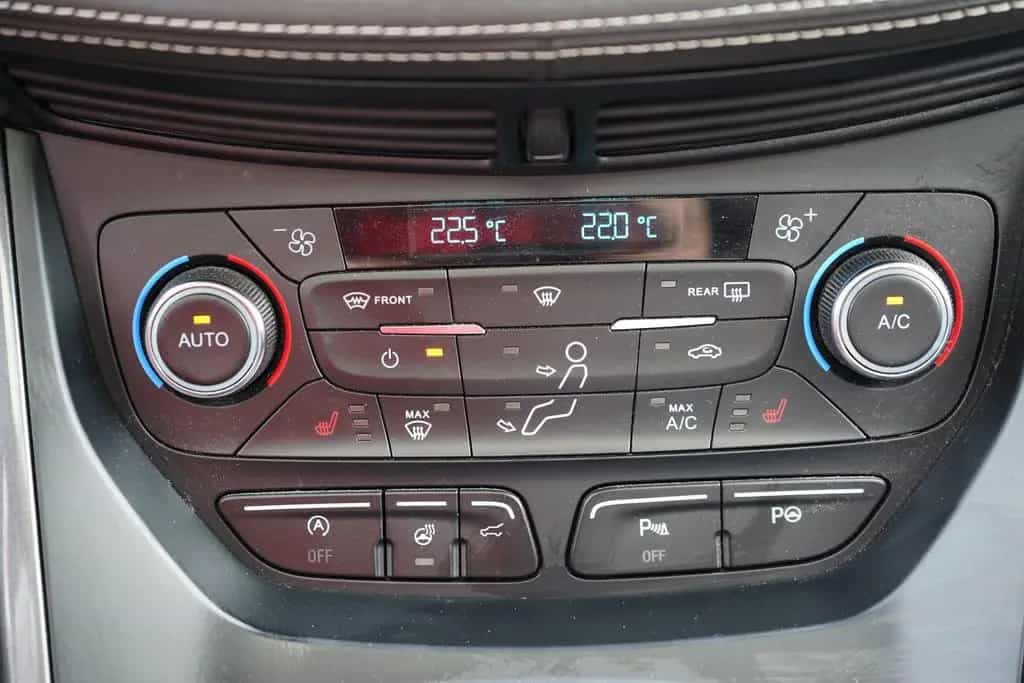 Ford Kuga 2.0 EcoBoost Vignale AWD Panorama Kamera 04/2018-photo-22
