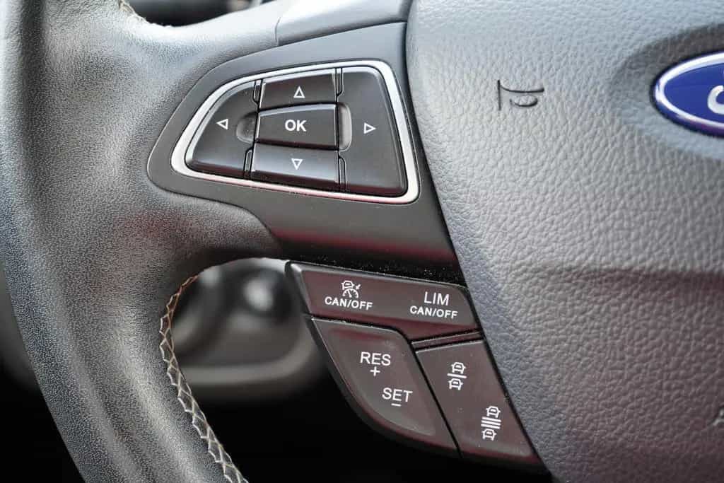 Ford Kuga 2.0 EcoBoost Vignale AWD Panorama Kamera 04/2018-photo-28