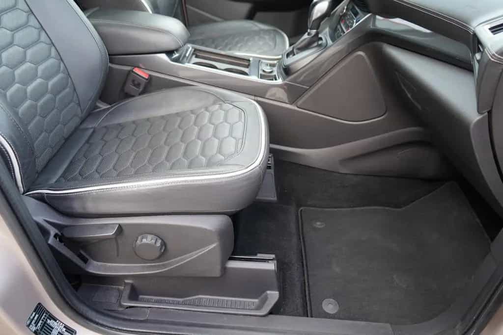 Ford Kuga 2.0 EcoBoost Vignale AWD Panorama Kamera 04/2018-photo-37
