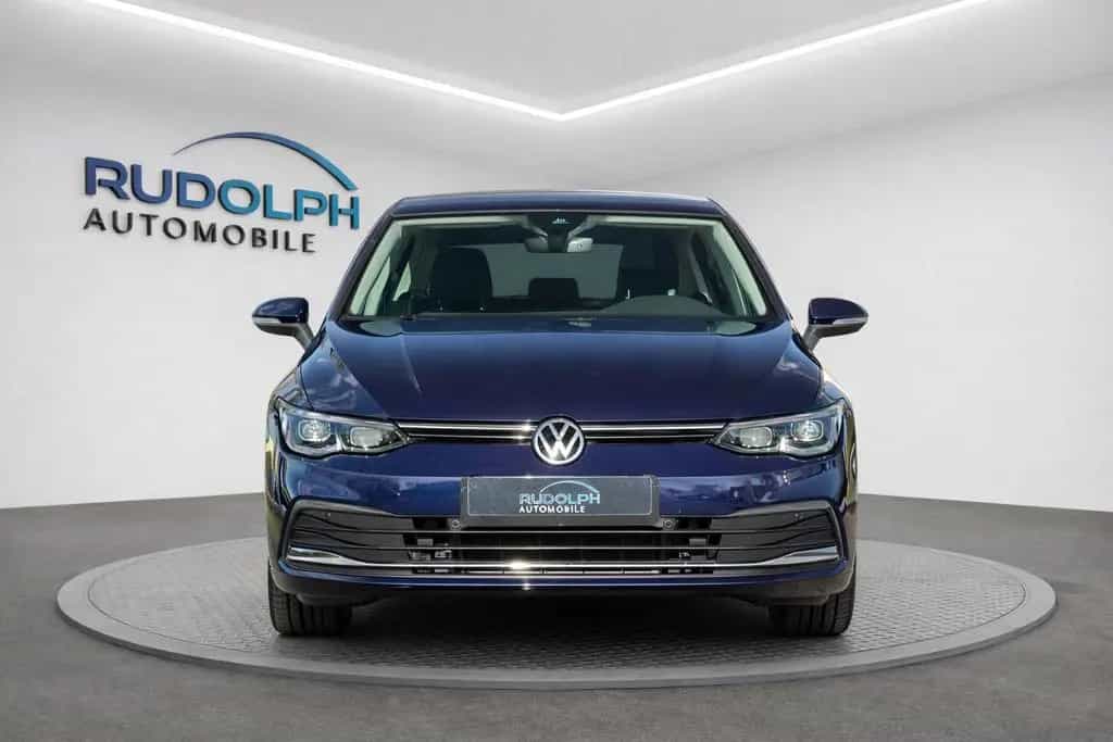 Volkswagen Golf 1,5 eTSI AUTOM PANORA ACC SCHECKHE GARANTIE 03/2020-photo-1