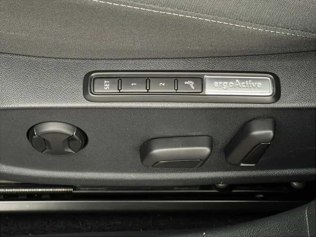 Volkswagen Golf 1,5 eTSI AUTOM PANORA ACC SCHECKHE GARANTIE 03/2020-photo-44