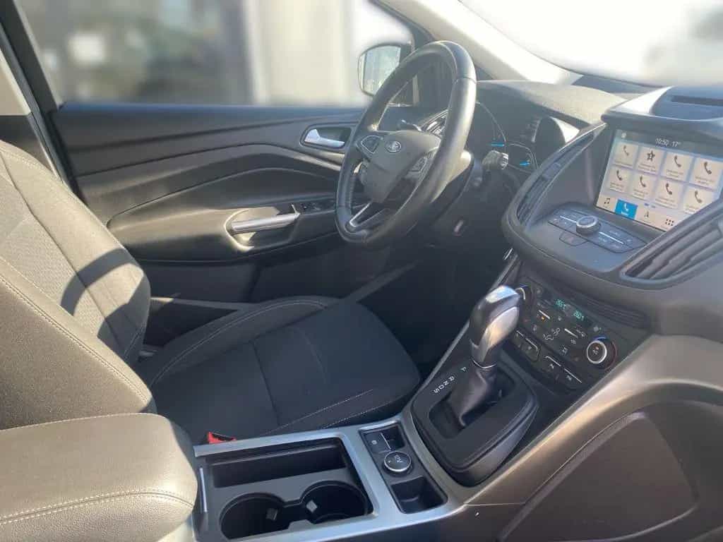 Ford Kuga 1.5 EcoBoost 2x4 Aut. Cool & Connect 11/2019-photo-3