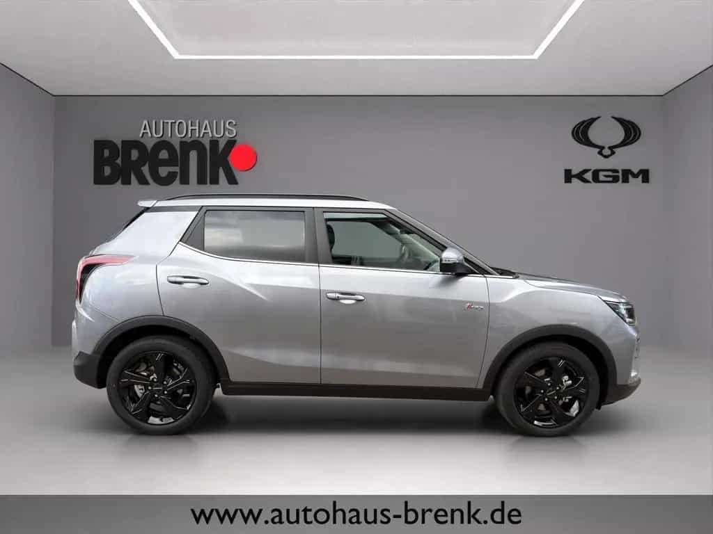 KGM Tivoli Nomad+ 1.5 2WD *LED/SHZ/RFK/App/PDC* null-photo-5