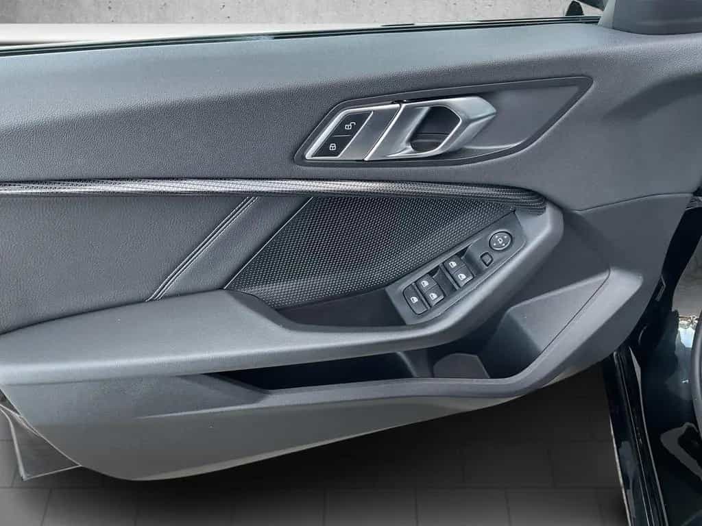 BMW 1 Series 118 i Sport Line Digi-CP LED Klima SHZ PDC Conne 01/2022-photo-19