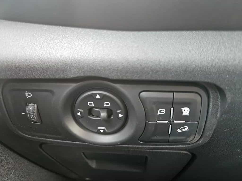 BAW 212 4x4 2.0 Automat*Leder*Kam*SHZ*LED*Seilwinde null-photo-25