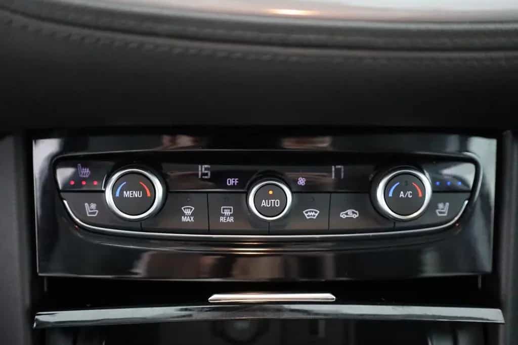 Opel Grandland X 2.0 CDTI Ultimate LED Sitzbelüftung 07/2019-photo-11