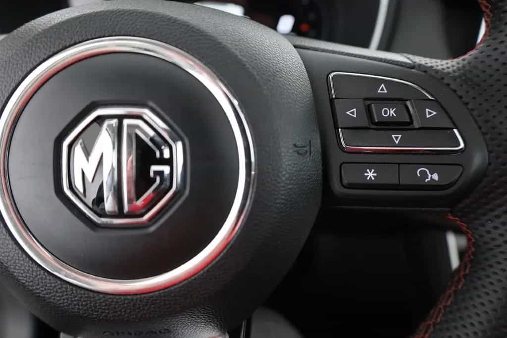 MG HS 1.5 T-GDI Luxury Aut. LED ACC Navi 360° Pano 02/2024-photo-16
