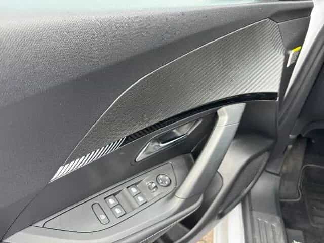Peugeot 2008 1.2 PureTech 130 Allure +Sitzheizung+EPH+ 02/2024-photo-6